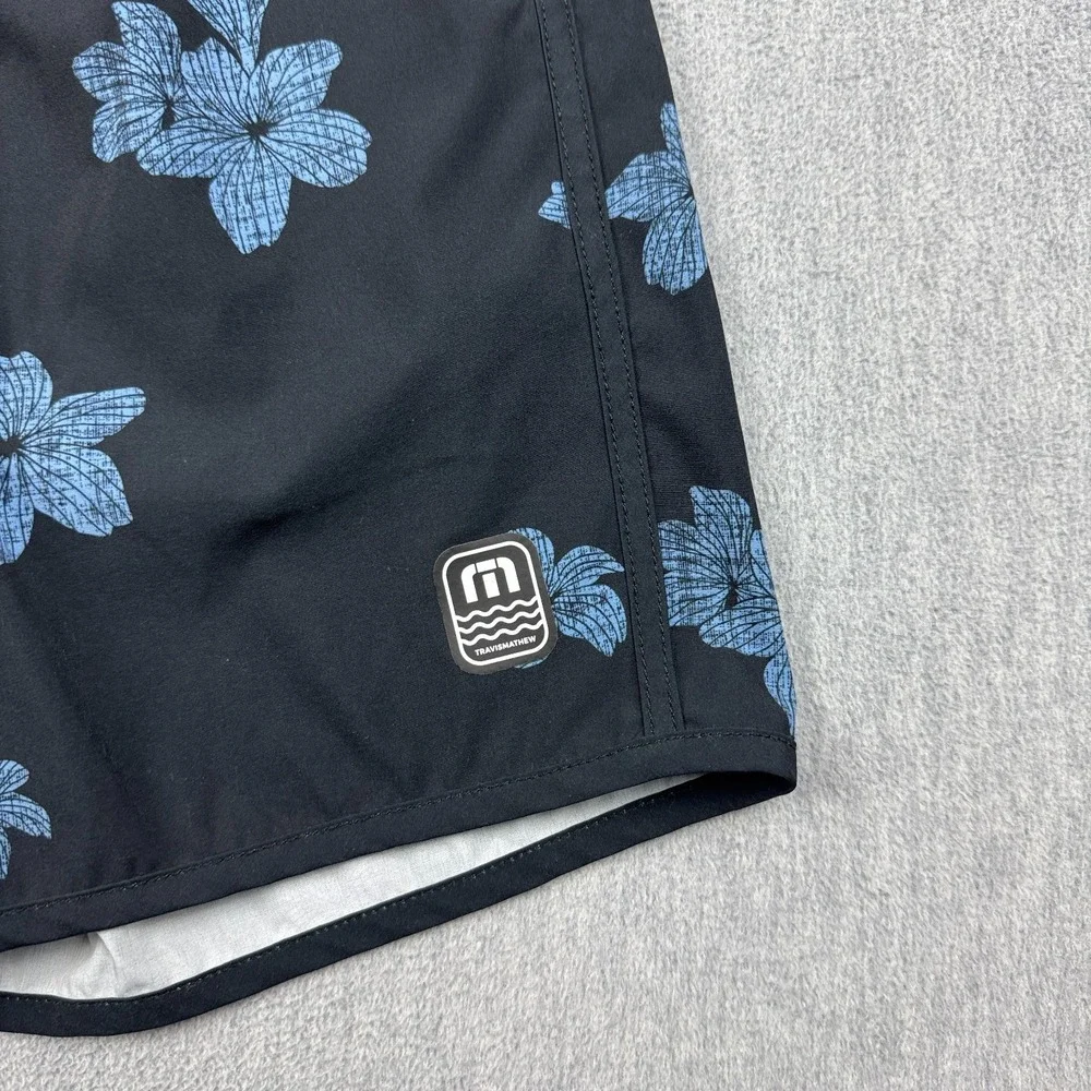 Travis Mathew Shorts Mens Medium Black Blue Floral Boardshort‎ Swim Trunks Surf